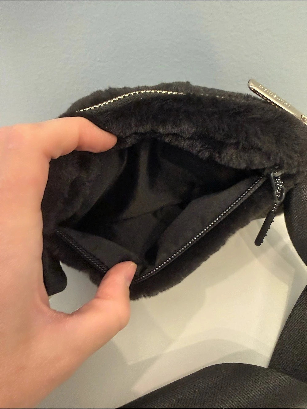 lululemon Everywhere Belt Bag Fleece Faux Fur Crossbody Bag Black - Picture 4 of 7